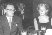 С дочерью Эллен в 1966 г. в Испании